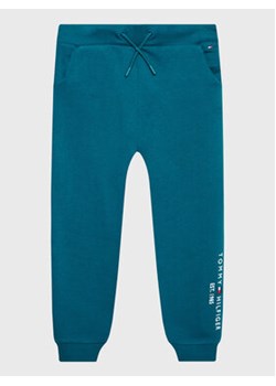 Tommy Hilfiger Spodnie dresowe Essential KG0KG06598 Zielony Slim Fit ze sklepu MODIVO w kategorii Spodnie chłopięce - zdjęcie 168677755