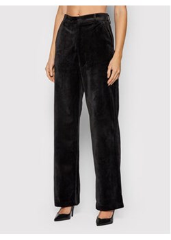NA-KD Spodnie materiałowe 1100-004525-0002-581 Czarny Regular Fit ze sklepu MODIVO w kategorii Spodnie damskie - zdjęcie 168679825