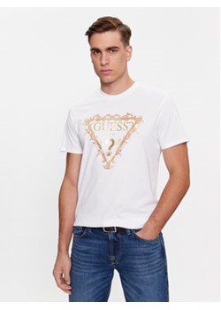 Guess T-Shirt M4RI62 K9RM1 Biały Slim Fit ze sklepu MODIVO w kategorii T-shirty męskie - zdjęcie 168679839