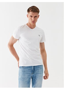 Guess T-Shirt U97M01 K6YW1 Biały Slim Fit ze sklepu MODIVO w kategorii T-shirty męskie - zdjęcie 168679897