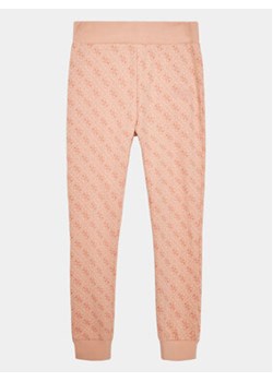 Guess Spodnie dresowe J3YQ19 KA6R3 Różowy Regular Fit ze sklepu MODIVO w kategorii Spodnie dziewczęce - zdjęcie 168680805