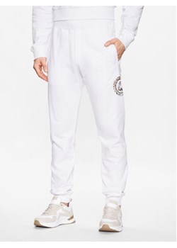 Just Cavalli Spodnie dresowe 74OBAF03 Biały Regular Fit ze sklepu MODIVO w kategorii Spodnie męskie - zdjęcie 168682808