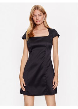 Guess Sukienka codzienna Luna W3YK38 WFJ02 Czarny Regular Fit ze sklepu MODIVO w kategorii Sukienki - zdjęcie 168684669
