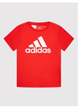 adidas T-Shirt Logo GN1477 Czerwony Regular Fit ze sklepu MODIVO w kategorii T-shirty chłopięce - zdjęcie 168685679