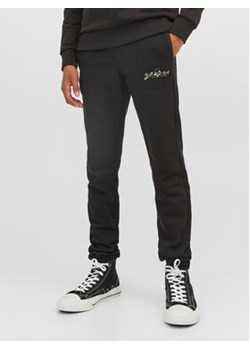 Jack&Jones Junior Spodnie dresowe 12237173 Czarny Comfort Fit ze sklepu MODIVO w kategorii Spodnie chłopięce - zdjęcie 168686915
