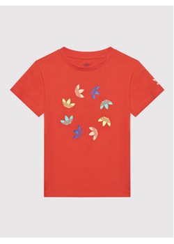 adidas T-Shirt adicolor HF2132 Czerwony Regular Fit ze sklepu MODIVO w kategorii T-shirty chłopięce - zdjęcie 168688259