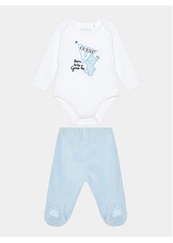 Guess Komplet dziecięcy P3BG07 KA6W0 Biały Regular Fit ze sklepu MODIVO w kategorii Komplety niemowlęce - zdjęcie 168691745