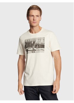 Wrangler T-Shirt LEON BRIDGES W7ACEEC11 112328263 Écru Regular Fit ze sklepu MODIVO w kategorii T-shirty męskie - zdjęcie 168692909