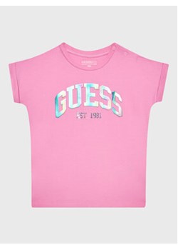 Guess T-Shirt K3RI25 K6YW1 Różowy Regular Fit ze sklepu MODIVO w kategorii Koszulki niemowlęce - zdjęcie 168693135