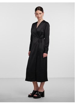 YAS Sukienka codzienna Pella 26030740 Czarny Regular Fit ze sklepu MODIVO w kategorii Sukienki - zdjęcie 168694335