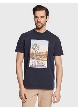 Guess T-Shirt Desert Photo M3GI74 KA260 Granatowy Regular Fit ze sklepu MODIVO w kategorii T-shirty męskie - zdjęcie 168694658