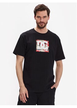 DC T-Shirt Square Star ADYZT04987 Czarny Regular Fit ze sklepu MODIVO w kategorii T-shirty męskie - zdjęcie 168695057