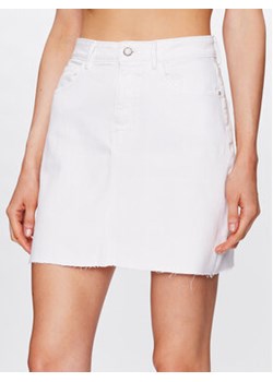 Guess Spódnica jeansowa Swani W3GD44 D2G63 Biały Regular Fit ze sklepu MODIVO w kategorii Spódnice - zdjęcie 168696575