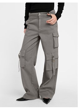 Gestuz Spodnie materiałowe Mirza 10908720 Szary Relaxed Fit ze sklepu MODIVO w kategorii Spodnie damskie - zdjęcie 168698698