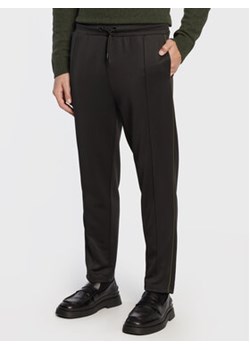 Lindbergh Spodnie dresowe 30-007013 Czarny Regular Fit ze sklepu MODIVO w kategorii Spodnie męskie - zdjęcie 168698705