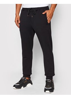 Versace Jeans Couture Spodnie dresowe Vemblem Embro 72GAAT04 Czarny Regular Fit ze sklepu MODIVO w kategorii Spodnie męskie - zdjęcie 168701059