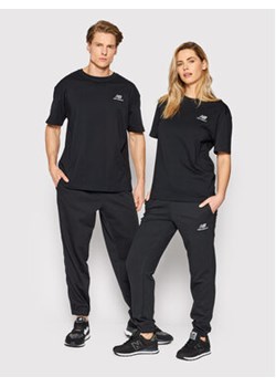New Balance Spodnie dresowe Unisex UP21500 Czarny Athletic Fit ze sklepu MODIVO w kategorii Spodnie damskie - zdjęcie 168716859