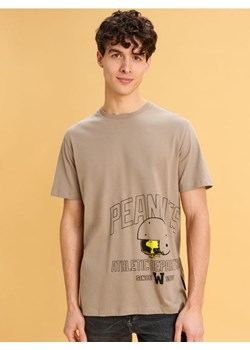 Sinsay - Koszulka z nadrukiem Snoopy - brązowy ze sklepu Sinsay w kategorii T-shirty męskie - zdjęcie 168730199
