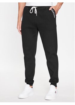 Tommy Hilfiger Spodnie dresowe UM0UM03097 Czarny Regular Fit ze sklepu MODIVO w kategorii Spodnie męskie - zdjęcie 168734247
