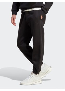 adidas Spodnie dresowe All SZN Fleece IB4048 Czarny Regular Fit ze sklepu MODIVO w kategorii Spodnie męskie - zdjęcie 168734825