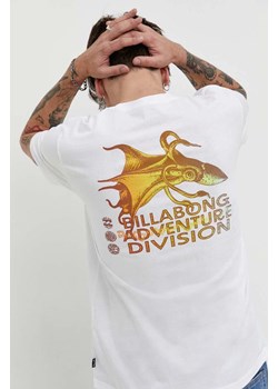 Billabong t-shirt bawełniany BILLABONG X ADVENTURE DIVISION męski kolor biały z nadrukiem EBYZT00176 ze sklepu ANSWEAR.com w kategorii T-shirty męskie - zdjęcie 168741168