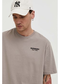 Superdry t-shirt bawełniany męski kolor beżowy z nadrukiem ze sklepu ANSWEAR.com w kategorii T-shirty męskie - zdjęcie 168741245