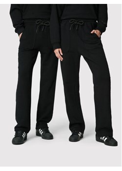 2005 Spodnie dresowe Unisex 2005 X Leeves „Panel” Czarny Relaxed Fit ze sklepu MODIVO w kategorii Spodnie męskie - zdjęcie 168746987