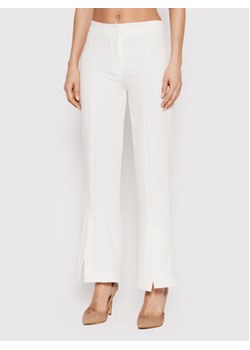 DeeZee Spodnie materiałowe Colleen SPDT0001 Biały Regular Fit ze sklepu MODIVO w kategorii Spodnie damskie - zdjęcie 168747118