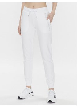 EA7 Emporio Armani Spodnie dresowe 3RTP65 TJCQZ 0101 Biały Regular Fit ze sklepu MODIVO w kategorii Spodnie damskie - zdjęcie 168747189