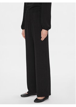 Vero Moda Spodnie materiałowe 10302548 Czarny Loose Fit ze sklepu MODIVO w kategorii Spodnie damskie - zdjęcie 168756825