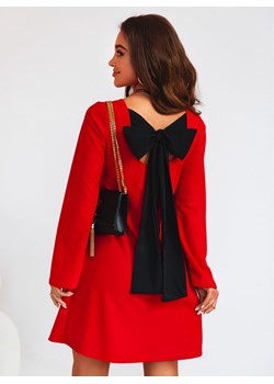 Malinowa trapezowa sukienka z wiązaniem typu kokarda Selio - malinowy ze sklepu pakuten.pl w kategorii Sukienki - zdjęcie 168771947