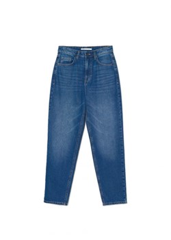 Cropp - Klasyczne jeansy mom - niebieski ze sklepu Cropp w kategorii Jeansy damskie - zdjęcie 168772108