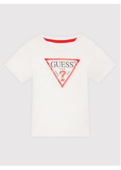 Guess T-Shirt N73I55 K8HM0 Biały Regular Fit ze sklepu MODIVO w kategorii T-shirty chłopięce - zdjęcie 168773395