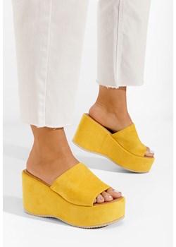 Żółte klapki na platformie Belona ze sklepu Zapatos w kategorii Klapki damskie - zdjęcie 168778759