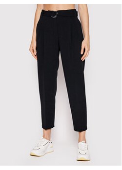 Boss Spodnie materiałowe Tapia 50438985 Czarny Regular Fit ze sklepu MODIVO w kategorii Spodnie damskie - zdjęcie 168794598