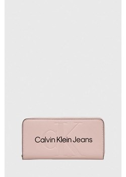 Calvin Klein Jeans portfel damski kolor różowy ze sklepu ANSWEAR.com w kategorii Portfele damskie - zdjęcie 168812667