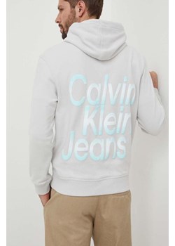 Calvin Klein Jeans bluza bawełniana męska kolor szary z kapturem z nadrukiem ze sklepu ANSWEAR.com w kategorii Bluzy męskie - zdjęcie 168812898