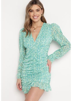Zielona Dopasowana Sukienka Mini z Marszczeniami i Bufiastymi Rękawami Cirela ze sklepu Born2be Odzież w kategorii Sukienki - zdjęcie 168815835