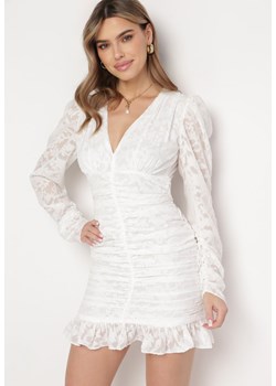 Biała Sukienka Mini z Tkaniny Plumeti z Marszczeniem Werenia ze sklepu Born2be Odzież w kategorii Sukienki - zdjęcie 168815938