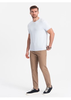 Spodnie męskie chino SLIM FIT - jasnobrązowe V2 OM-PACP-0186 ze sklepu ombre w kategorii Spodnie męskie - zdjęcie 168817958