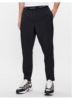 Calvin Klein Performance Spodnie dresowe 00GMS4P643 Czarny Regular Fit ze sklepu MODIVO w kategorii Spodnie męskie - zdjęcie 168827375