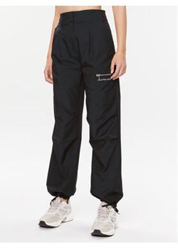 Calvin Klein Jeans Spodnie materiałowe J20J221859 Czarny Regular Fit ze sklepu MODIVO w kategorii Spodnie damskie - zdjęcie 168839387
