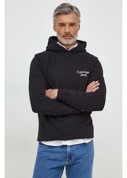 Calvin Klein Jeans bluza bawełniana męska kolor czarny z kapturem z nadrukiem ze sklepu ANSWEAR.com w kategorii Bluzy męskie - zdjęcie 168841147