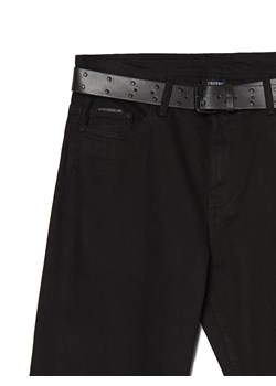 Cropp - Czarne spodnie regular z paskiem - czarny ze sklepu Cropp w kategorii Spodnie męskie - zdjęcie 168851679