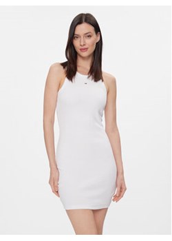 Tommy Jeans Sukienka letnia Essential DW0DW17406 Biały Skinny Fit ze sklepu MODIVO w kategorii Sukienki - zdjęcie 168855078