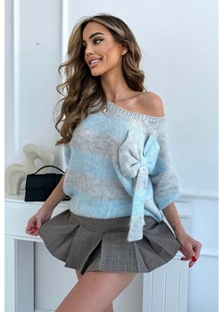 krótki sweter wendy w paski z kokardą polski producent j&k premium -  błękitny ze sklepu STYLOWO w kategorii Swetry damskie - zdjęcie 168858839