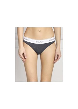 Calvin Klein Underwear Stringi ze sklepu Gomez Fashion Store w kategorii Majtki damskie - zdjęcie 168934075