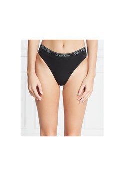 Calvin Klein Underwear Stringi ze sklepu Gomez Fashion Store w kategorii Majtki damskie - zdjęcie 168934148