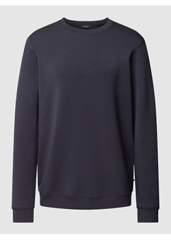 Bluza z prążkowanym,okrągłym dekoltem model ‘harry’ ze sklepu Peek&Cloppenburg  w kategorii Bluzy męskie - zdjęcie 168962977