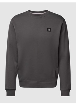 Bluza z naszywką z logo model ‘Essentials’ ze sklepu Peek&Cloppenburg  w kategorii Bluzy męskie - zdjęcie 168963127